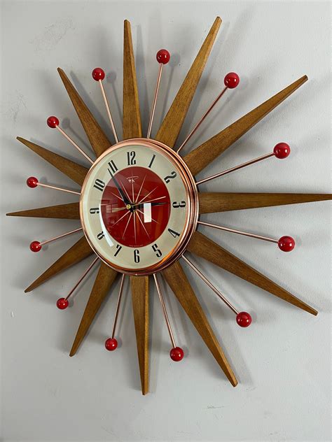 Royale starburst clocks - FREE SHIPPING TO THE UK, THE USA & EUROPE Beautiful retro Hubb design that will suit any room in your home. High quality mid century modern style wall clock hand made in the UK. Available in 24 colours stunning mid century colours. The clock measures 20 centimetres (8 inches) Wide x 20 centimetres (8 inches) high, the face is 7 inches in …